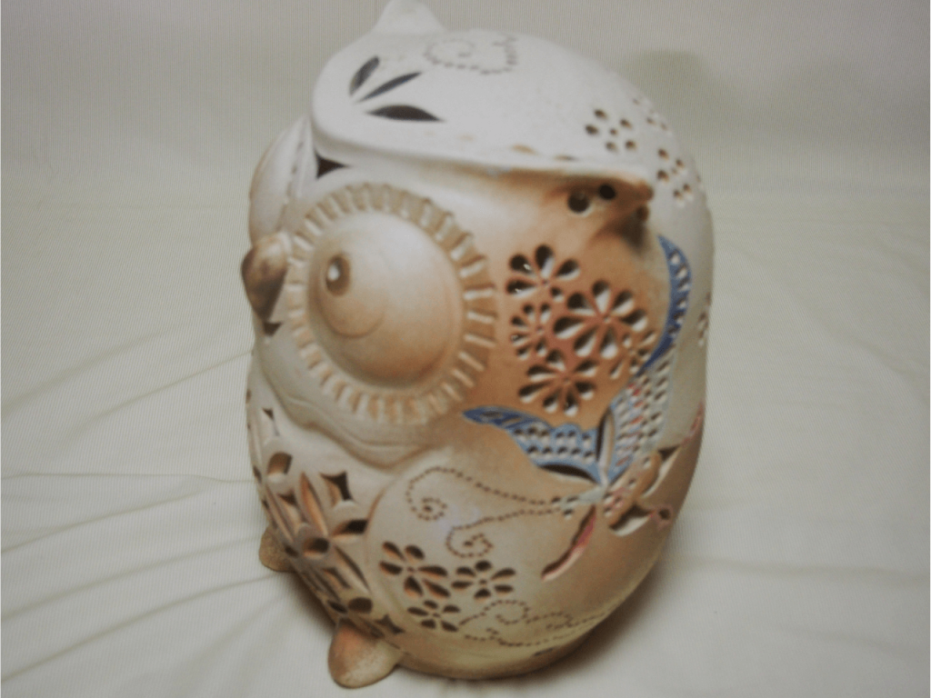 陶器ランプシェード作家のやす波窯の蝶々彫りフクロウ